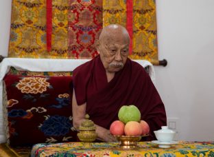 On day four of the 2019 Kagyu Monlam, Thaye Dorje, His Holiness the 17th Gyalwa Karmapa, visited the private residence of His Eminence Luding Khenchen Rinpoche (Photo/Norbu Zangpo)