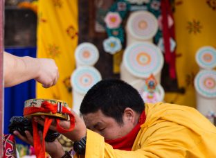 On day four of the 2019 Kagyu Monlam, Thaye Dorje, His Holiness the 17th Gyalwa Karmapa, visited the private residence of His Eminence Luding Khenchen Rinpoche (Photo/Norbu Zangpo)