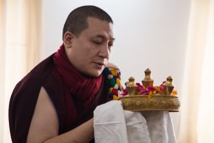 On day four of the 2019 Kagyu Monlam, Thaye Dorje, His Holiness the 17th Gyalwa Karmapa, visited the private residence of His Eminence Luding Khenchen Rinpoche (Photo/Norbu Zangpo)