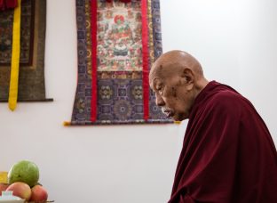 On day four of the 2019 Kagyu Monlam, Thaye Dorje, His Holiness the 17th Gyalwa Karmapa, visited the private residence of His Eminence Luding Khenchen Rinpoche (Photo/Norbu Zangpo)