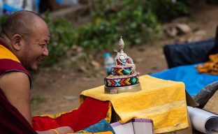 On day four of the 2019 Kagyu Monlam, Thaye Dorje, His Holiness the 17th Gyalwa Karmapa, visited the private residence of His Eminence Luding Khenchen Rinpoche (Photo/Norbu Zangpo)