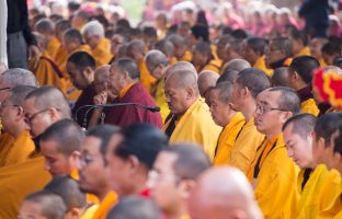 On day four of the 2019 Kagyu Monlam, Thaye Dorje, His Holiness the 17th Gyalwa Karmapa, visited the private residence of His Eminence Luding Khenchen Rinpoche (Photo/Norbu Zangpo)