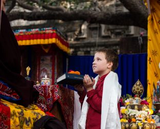 On day four of the 2019 Kagyu Monlam, Thaye Dorje, His Holiness the 17th Gyalwa Karmapa, visited the private residence of His Eminence Luding Khenchen Rinpoche (Photo/Norbu Zangpo)