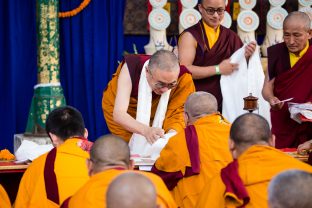 On day four of the 2019 Kagyu Monlam, Thaye Dorje, His Holiness the 17th Gyalwa Karmapa, visited the private residence of His Eminence Luding Khenchen Rinpoche (Photo/Norbu Zangpo)