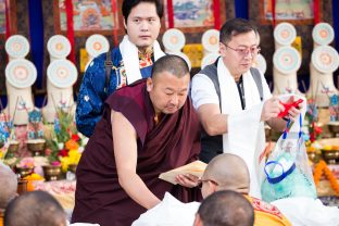 On day four of the 2019 Kagyu Monlam, Thaye Dorje, His Holiness the 17th Gyalwa Karmapa, visited the private residence of His Eminence Luding Khenchen Rinpoche (Photo/Norbu Zangpo)