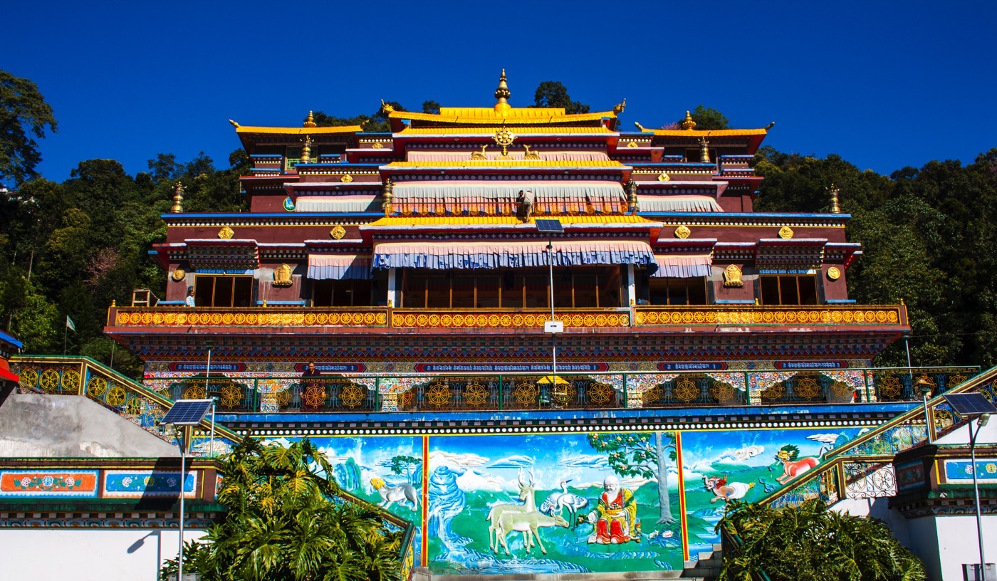Image from Indrajit Das. Licensed under CC 3.0. https://commons.wikimedia.org/wiki/File:Rumtek_Monastery_-_Inside_Close_View.jpg