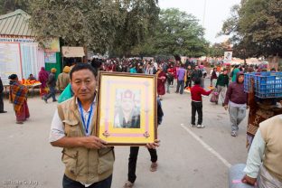 A devotee holds a photo of His Holiness the 14th Shamar Rinpoche, the late teacher of Thaye Dorje, His Holiness the 17th Gyalwa Karmapa, at the Kagyu Monlam in Bodh Gaya, December 2017