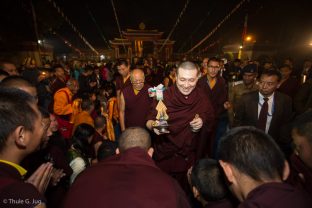 Thaye Dorje, His Holiness the 17th Gyalwa Karmapa, gives a Chenresig empowerment to around 6,000 participants at the Kagyu Monlam in Bodh Gaya