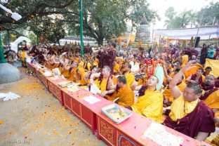 Tashi auspicious prayers at the Kagyu Monlam