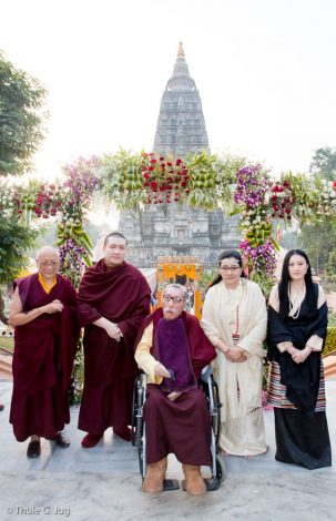(Left to right): Solponla, Karmapa’s senior attendant; Thaye Dorje, His Holiness the 17th Gyalwa Karmapa; his parents, His Eminence Jamgon Mipham Rinpoche and Dechen Wangmo; and his wife Sangyumla visit the Mahabodhi Temple