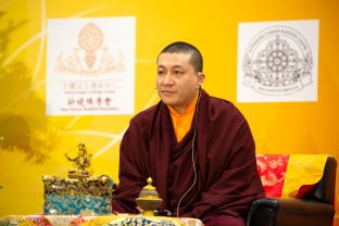 Thaye Dorje, His Holiness the 17th Gyalwa Karmapa, gives dharma teachings to over a thousand people