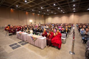 Over a thousand people attend dharma teachings by Thaye Dorje, His Holiness the 17th Gyalwa Karmapa