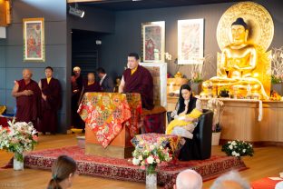 Students pray with Thaye Dorje, His Holiness the 17th Gyalwa Karmapa, Sangyumla Rinchen Yangzom, and Thugsey (their son) at Dhagpo Kagyu Ling