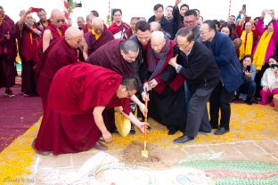 Karmapa took part in a symbolic groundbreaking ceremony for the new monastery Karma Karsal Ling