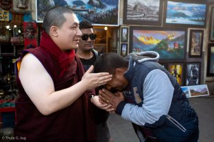 Karmapa visited Swayambhu, (Tibetan for ‘Sublime Trees’), an ancient piece of Buddhist architecture on top of a tree-lined hill in the Kathmandu Valley.
