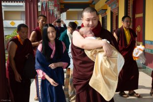 Karmapa, Sangyumla Rinchen Yangzom and their son Thugsey arrive at KIBI.