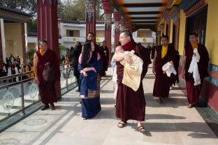 Karmapa, Sangyumla Rinchen Yangzom and their son Thugsey arrive at KIBI.