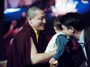 Day one in Dhagpo 2019: Thaye Dorje, His Holiness the 17th Gyalwa Karmapa, offers teachings and an empowerment to 3,000 students