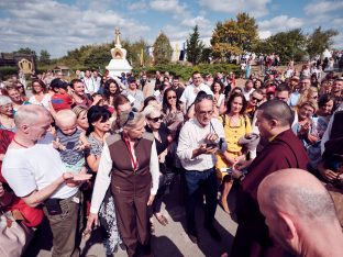 Day two in Dhagpo 2019: Thaye Dorje, His Holiness the 17th Gyalwa Karmapa, offers teachings and an empowerment to 3,000 students