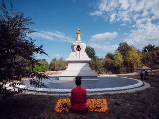 Day two in Dhagpo 2019: Thaye Dorje, His Holiness the 17th Gyalwa Karmapa, offers teachings and an empowerment to 3,000 students