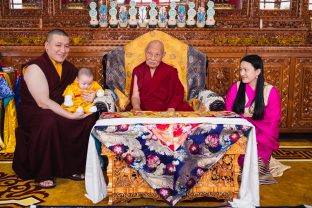 (Left to right) Thaye Dorje, His Holiness the 17th Gyalwa Karmapa, Thugsey, His Eminence Luding Khenchen Rinpoche, Sangyumla