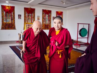 On day four of the 2019 Kagyu Monlam, Thaye Dorje, His Holiness the 17th Gyalwa Karmapa, visited the private residence of His Eminence Luding Khenchen Rinpoche (Photo/Tokpa Korlo)