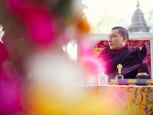 On day four of the 2019 Kagyu Monlam, Thaye Dorje, His Holiness the 17th Gyalwa Karmapa, visited the private residence of His Eminence Luding Khenchen Rinpoche (Photo/Tokpa Korlo)