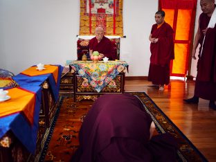 On day four of the 2019 Kagyu Monlam, Thaye Dorje, His Holiness the 17th Gyalwa Karmapa, visited the private residence of His Eminence Luding Khenchen Rinpoche (Photo/Tokpa Korlo)