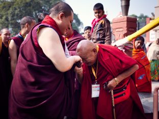 On day four of the 2019 Kagyu Monlam, Thaye Dorje, His Holiness the 17th Gyalwa Karmapa, visited the private residence of His Eminence Luding Khenchen Rinpoche (Photo/Tokpa Korlo)