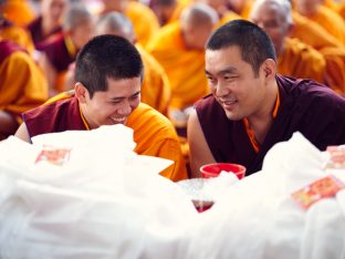 On day four of the 2019 Kagyu Monlam, Thaye Dorje, His Holiness the 17th Gyalwa Karmapa, visited the private residence of His Eminence Luding Khenchen Rinpoche (Photo/Tokpa Korlo)