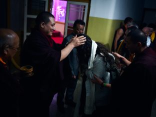 On day four of the 2019 Kagyu Monlam, Thaye Dorje, His Holiness the 17th Gyalwa Karmapa, visited the private residence of His Eminence Luding Khenchen Rinpoche (Photo/Tokpa Korlo)