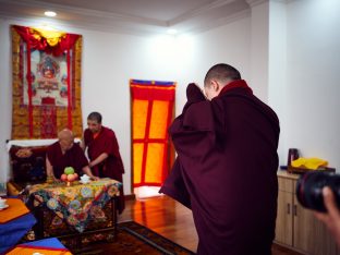 On day four of the 2019 Kagyu Monlam, Thaye Dorje, His Holiness the 17th Gyalwa Karmapa, visited the private residence of His Eminence Luding Khenchen Rinpoche (Photo/Tokpa Korlo)