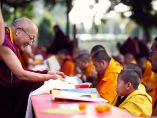 On day four of the 2019 Kagyu Monlam, Thaye Dorje, His Holiness the 17th Gyalwa Karmapa, visited the private residence of His Eminence Luding Khenchen Rinpoche (Photo/Tokpa Korlo)