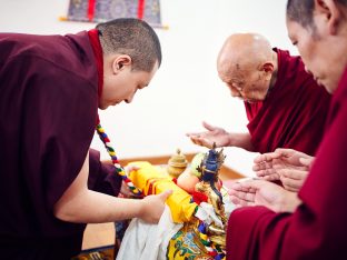 On day four of the 2019 Kagyu Monlam, Thaye Dorje, His Holiness the 17th Gyalwa Karmapa, visited the private residence of His Eminence Luding Khenchen Rinpoche (Photo/Tokpa Korlo)