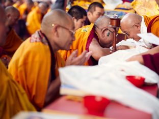 On day four of the 2019 Kagyu Monlam, Thaye Dorje, His Holiness the 17th Gyalwa Karmapa, visited the private residence of His Eminence Luding Khenchen Rinpoche (Photo/Tokpa Korlo)