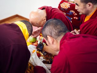 On day four of the 2019 Kagyu Monlam, Thaye Dorje, His Holiness the 17th Gyalwa Karmapa, visited the private residence of His Eminence Luding Khenchen Rinpoche (Photo/Tokpa Korlo)