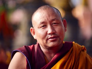 On day four of the 2019 Kagyu Monlam, Thaye Dorje, His Holiness the 17th Gyalwa Karmapa, visited the private residence of His Eminence Luding Khenchen Rinpoche (Photo/Tokpa Korlo)