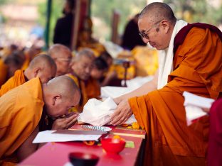 On day four of the 2019 Kagyu Monlam, Thaye Dorje, His Holiness the 17th Gyalwa Karmapa, visited the private residence of His Eminence Luding Khenchen Rinpoche (Photo/Tokpa Korlo)