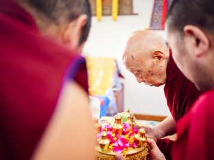 On day four of the 2019 Kagyu Monlam, Thaye Dorje, His Holiness the 17th Gyalwa Karmapa, visited the private residence of His Eminence Luding Khenchen Rinpoche (Photo/Tokpa Korlo)