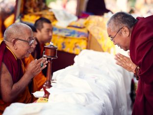 On day four of the 2019 Kagyu Monlam, Thaye Dorje, His Holiness the 17th Gyalwa Karmapa, visited the private residence of His Eminence Luding Khenchen Rinpoche (Photo/Tokpa Korlo)