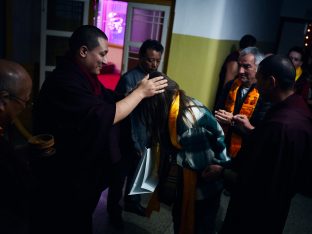 On day four of the 2019 Kagyu Monlam, Thaye Dorje, His Holiness the 17th Gyalwa Karmapa, visited the private residence of His Eminence Luding Khenchen Rinpoche (Photo/Tokpa Korlo)