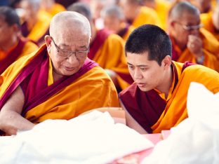 On day four of the 2019 Kagyu Monlam, Thaye Dorje, His Holiness the 17th Gyalwa Karmapa, visited the private residence of His Eminence Luding Khenchen Rinpoche (Photo/Tokpa Korlo)