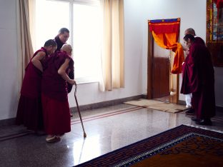 On day four of the 2019 Kagyu Monlam, Thaye Dorje, His Holiness the 17th Gyalwa Karmapa, visited the private residence of His Eminence Luding Khenchen Rinpoche (Photo/Tokpa Korlo)