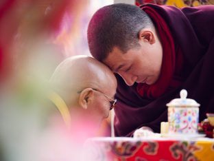 On day four of the 2019 Kagyu Monlam, Thaye Dorje, His Holiness the 17th Gyalwa Karmapa, visited the private residence of His Eminence Luding Khenchen Rinpoche (Photo/Tokpa Korlo)