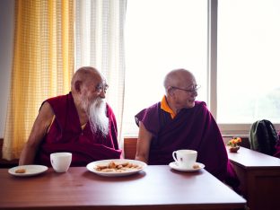 On day four of the 2019 Kagyu Monlam, Thaye Dorje, His Holiness the 17th Gyalwa Karmapa, visited the private residence of His Eminence Luding Khenchen Rinpoche (Photo/Tokpa Korlo)