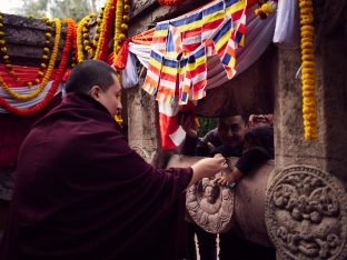 Thaye Dorje, His Holiness the 17th Gyalwa Karmapa, presides over aspiration prayers on the final day of the 2019 Kagyu Monlam, Bodh Gaya, India. Photo / Tokpa Korlo