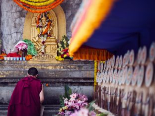 Thaye Dorje, His Holiness the 17th Gyalwa Karmapa, presides over aspiration prayers on the final day of the 2019 Kagyu Monlam, Bodh Gaya, India. Photo / Tokpa Korlo