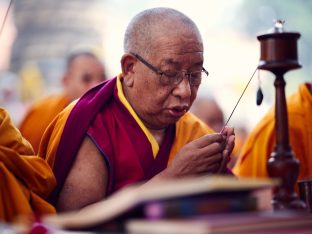 Thaye Dorje, His Holiness the 17th Gyalwa Karmapa, presides over aspiration prayers on the final day of the 2019 Kagyu Monlam, Bodh Gaya, India. Photo / Tokpa Korlo