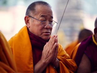 Thaye Dorje, His Holiness the 17th Gyalwa Karmapa, presides over aspiration prayers on the final day of the 2019 Kagyu Monlam, Bodh Gaya, India. Photo / Tokpa Korlo