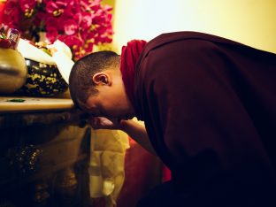 Thaye Dorje, His Holiness the 17th Gyalwa Karmapa, presides over aspiration prayers on the final day of the 2019 Kagyu Monlam, Bodh Gaya, India. Photo / Tokpa Korlo